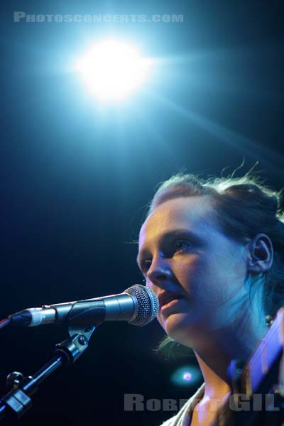 LAURA MARLING - 2010-04-07 - PARIS - La Fleche d'Or - Laura Beatrice Marling